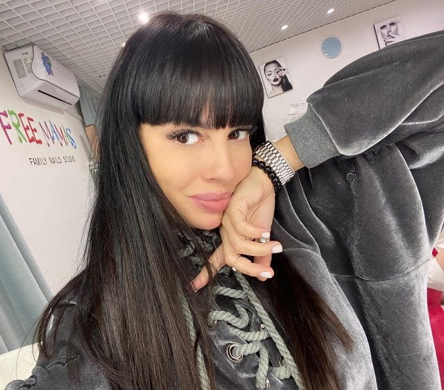 В новом доме Нелли Ермолаева появилась семейная библиотека