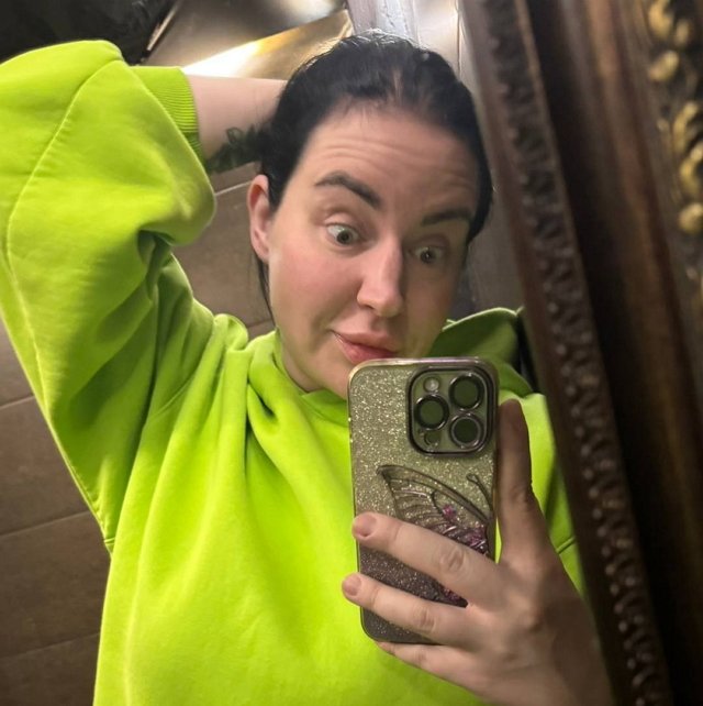 Александра Черно опровергла слухи о закрытии караоке-бара в Митино Александра Черно опровергла слухи о закрытии караоке-бара в Митино