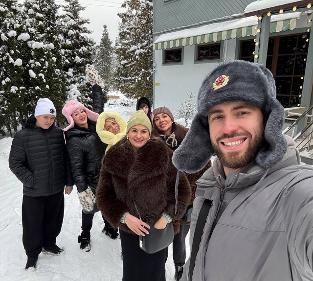 Квашникова проводит время в компании Яббарова и Соколовского