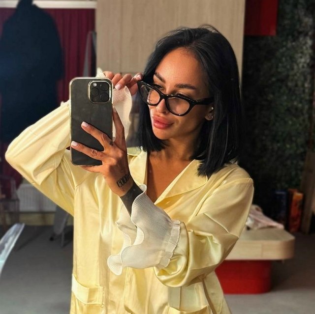 Новенькая Ксения подружилась с Гуранда и его девушкой Новенькая Ксения подружилась с Гуранда и его девушкой