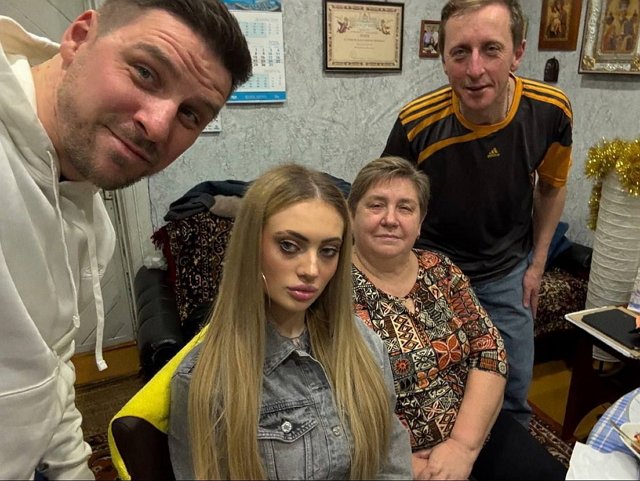 Альберт Гракович решил показать Ксении Карповой с мамой