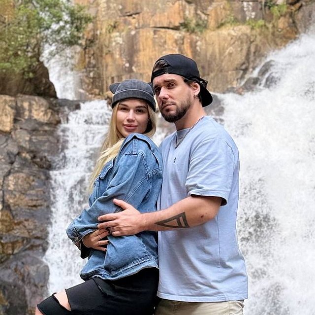 Супруги Евгений и Анастасия Ромашовы переезжают в Китай