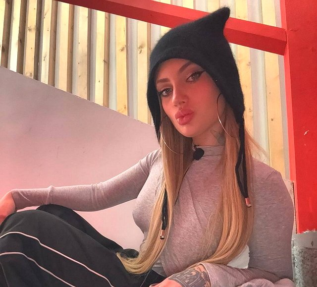 Ксения Карпова изменяет Альберту Гракович с Женей Сидоровым