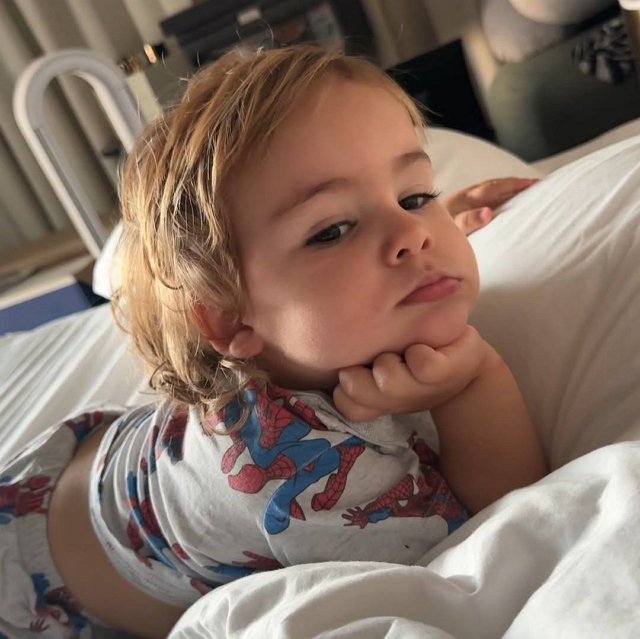 Марина Страхова перестала скрывать лицо старшего сына