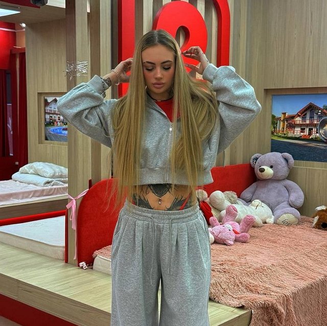 Вероника Гракович издевается над своей пожилой свекровью Вероника Гракович издевается над своей пожилой свекровью