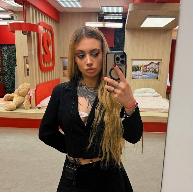 Ксения Карпова не считает Веронику Гракович соперницей