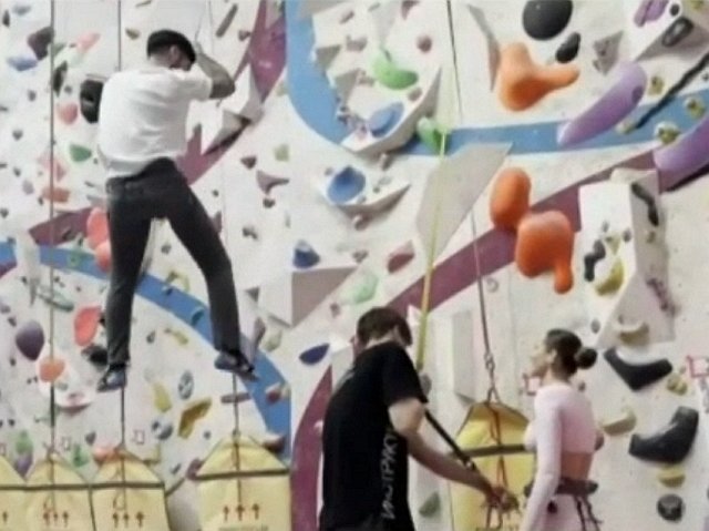 Салибекову пора вспомнить, где на поляне находится спортзал