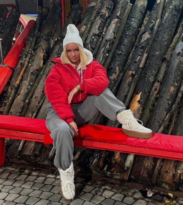 Элина Рахимова выбирает проект и рекламу, а не отдых