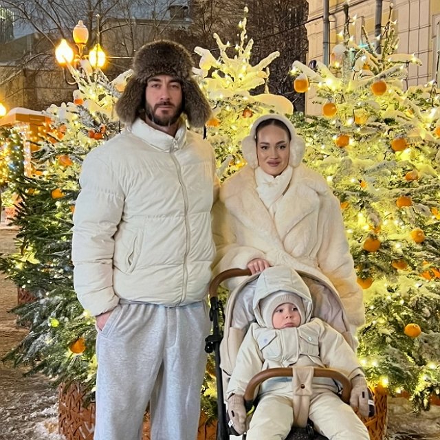 Виктория Салибекова открыла на поляне кабинет маникюра Виктория Салибекова открыла на поляне кабинет маникюра