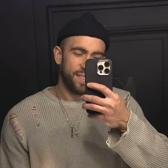 Поклонницы Игоря Григорьева хотят помочь ему купить жильё