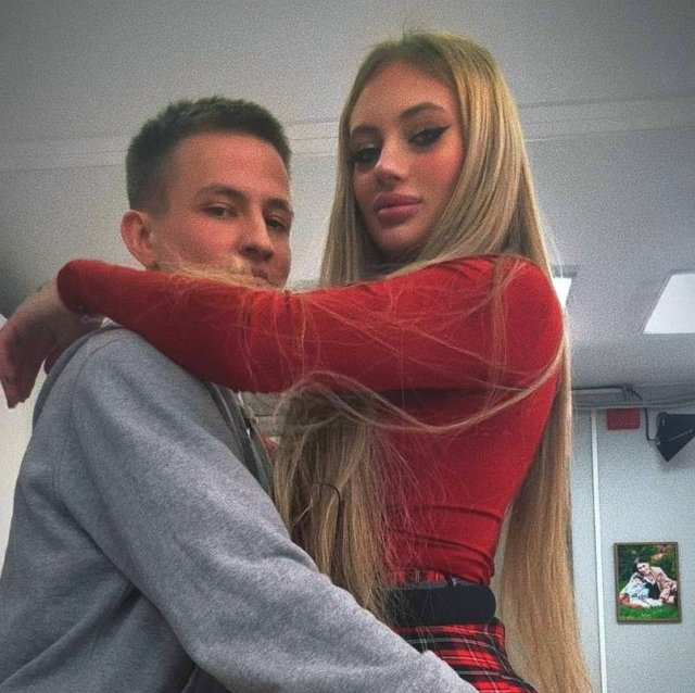 Ксения Карпова надеется через суд забрать у супруга сына Вову