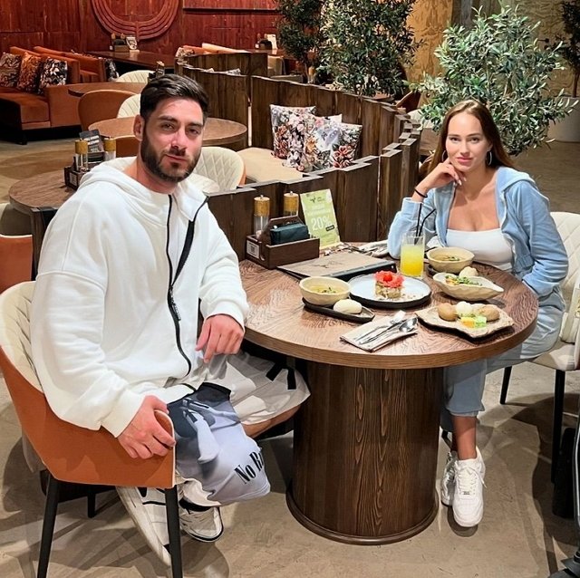 Салибеков не смог смотреть на танцы жены и сбежал с лобного 