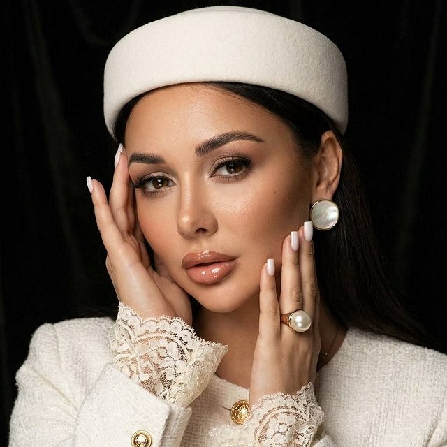 Тепловодская размышляет о теориях заговора в ожидании мастера Тепловодская размышляет о теориях заговора в ожидании мастера