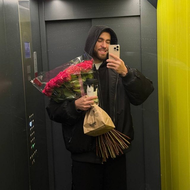 Игорь Григорьев поздравил подписчиц и хейтеров с праздником