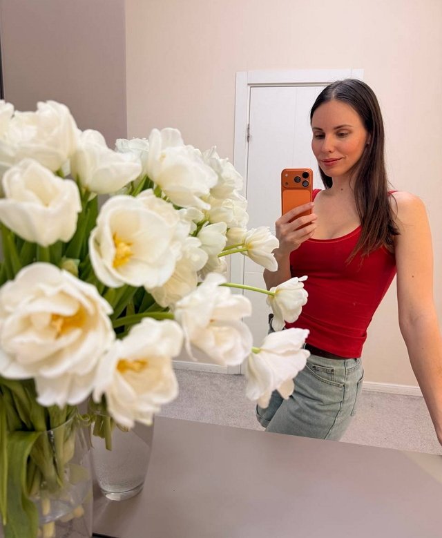 Антонина Тодерика: Девочки, поздравляю вас с весной!