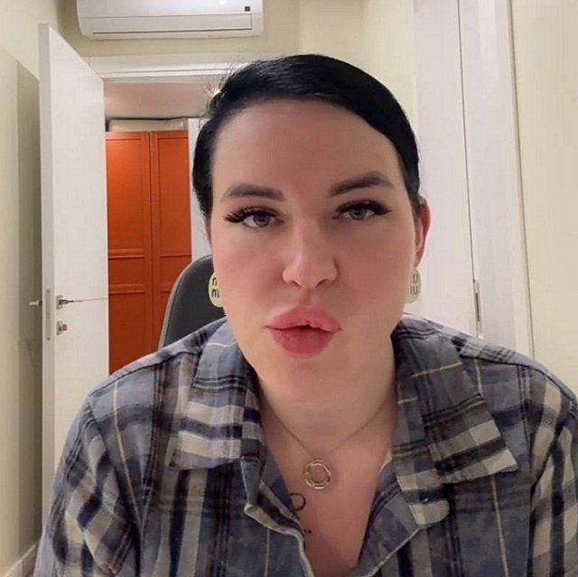 Александра Черно в активном поиске пластического хирурга