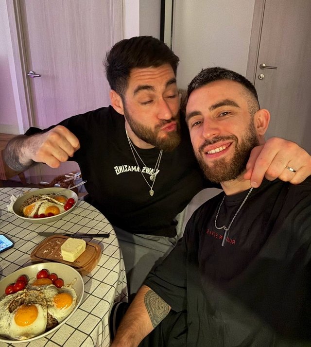 Игорь Григорьев пригласил на завтрак своего братишку