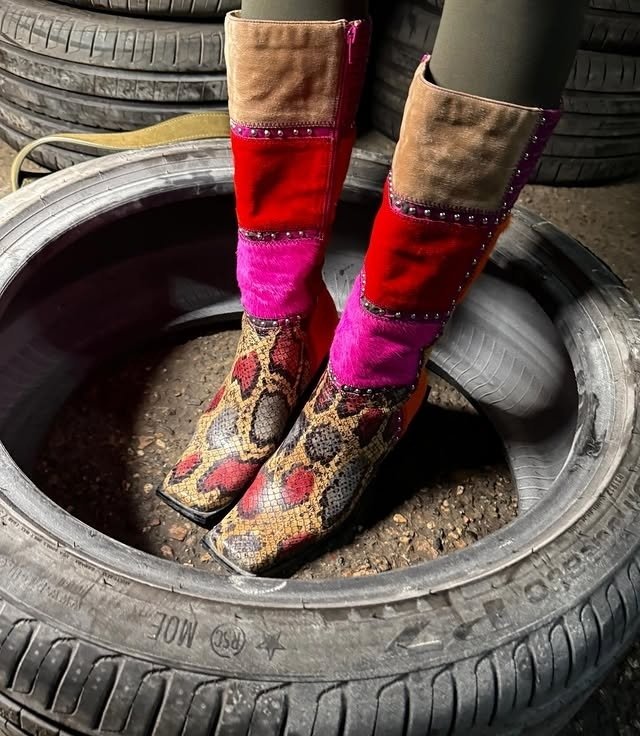 Алёна Водонаева радуется своей винтажной находке