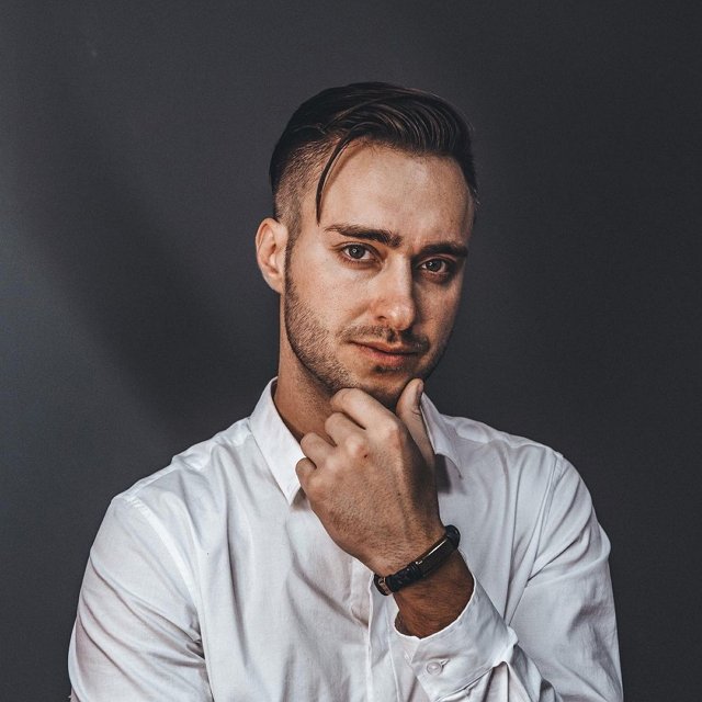 Алексей Безус привёз старшую дочь в гости к младшей