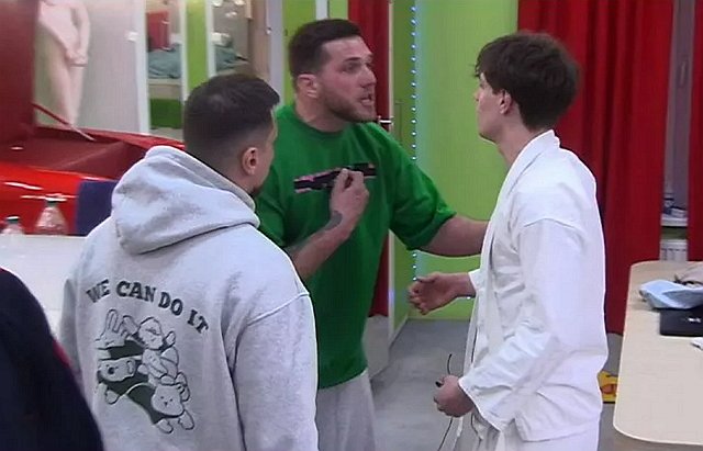 Коллектив Дома-2 отправил за ворота Дмитрия Калашникова