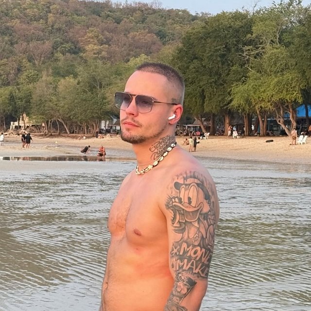 Максим Колесников нашёл замену бывшей супруге