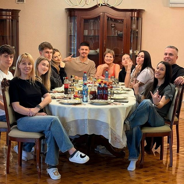 Никита Гуранда покинул Дома-2 ради встречи с родными