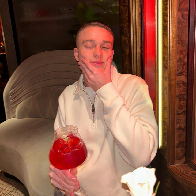 Артём Гавришов взял перерыв в отношениях с Примадонной Артём Гавришов взял перерыв в отношениях с Примадонной