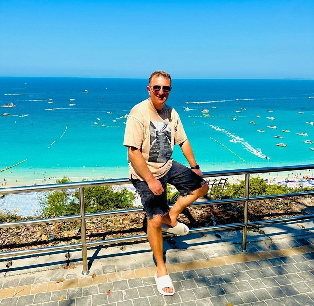 Участницы нового проекта короновали Илью Яббарова Участницы нового проекта короновали Илью Яббарова