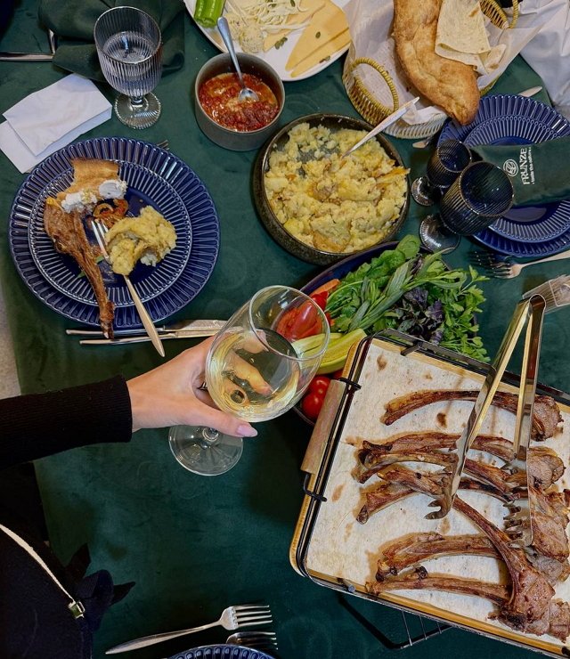 Анна Евстропова улетела в Армению