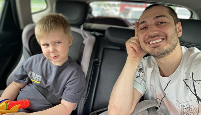 Органы опеки забрали сына у спящей Александры Черно 