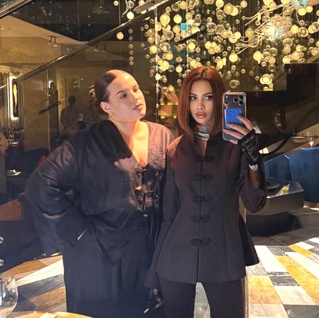 Елена Шлома сходила в ресторан с Клавой Безверховой