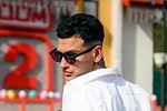 Роман Кузин зазывает на телестройку Викторию Цатурян