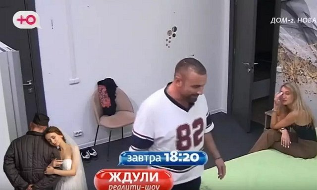 Надежда Ермакова с чемоданом приехала на Дом-2 Надежда Ермакова с чемоданом приехала на Дом-2