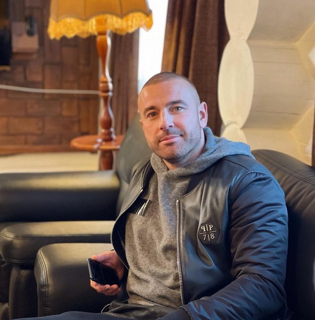 Алексей Адеев прибрался в комнате Элины Рахимовой Алексей Адеев прибрался в комнате Элины Рахимовой