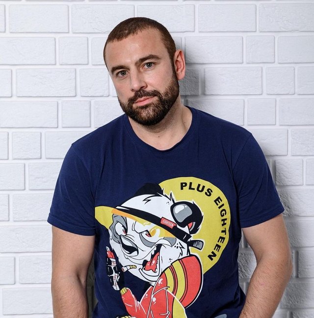 Алексей Адеев утверждает, что теперь он «пожилой аферист»