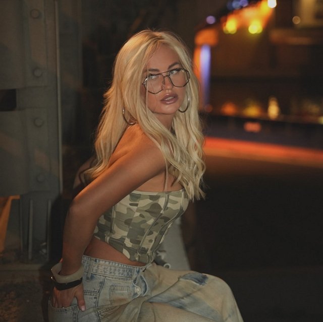 Элина Рахимова обзавелась новым поклонникам Элина Рахимова обзавелась новым поклонникам
