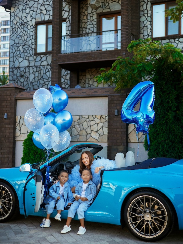 Фото с празднования 4-летия сыновей Юлии Ефременковой