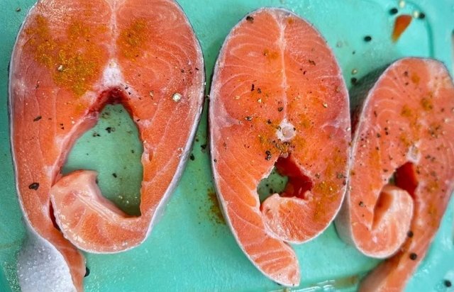 Денис Артюшенко угостил вкусным обедом Веронику Гракович